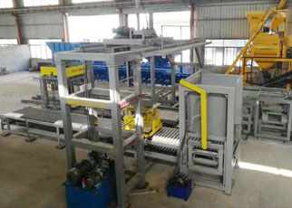 全自動(dòng)水泥制磚機(jī)配自動(dòng)收磚線可一氣呵成